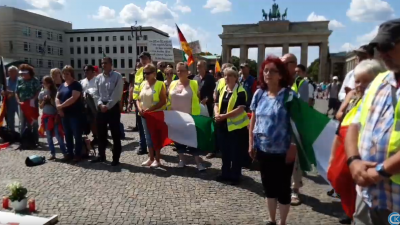 Schweigeminute am Brandenburger Tor: „Gelbe Westen“ Berlin