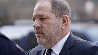 Bei Geschworenenwahl: Richter rügt Weinstein wegen ständiger Handybenutzung
