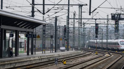 Sturmtief „Mortimer“: Bahn stellt Fernverkehr im Norden teilweise ein