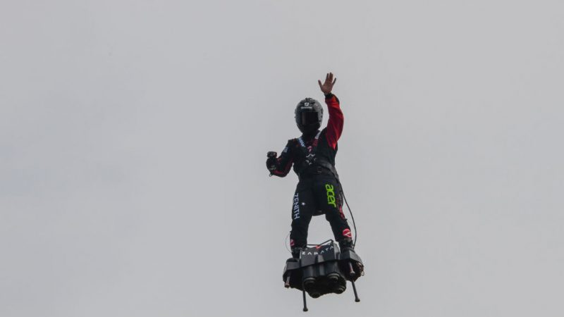 Nach Sturz ins Wasser: „Fliegender Mann“ startet neuen Versuch der Ärmelkanal-Überquerung