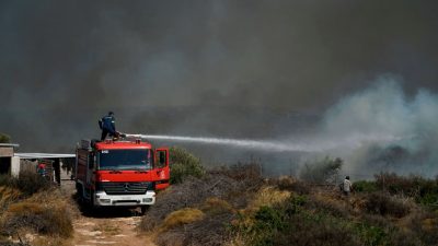 Dutzende Waldbrände in Griechenland: 23 Löschflugzeuge im Einsatz