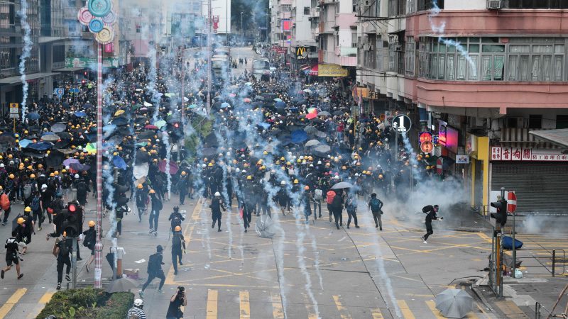 Proteste in Hongkong fortgesetzt – Polizei feuert Tränengas in U-Bahn-Station