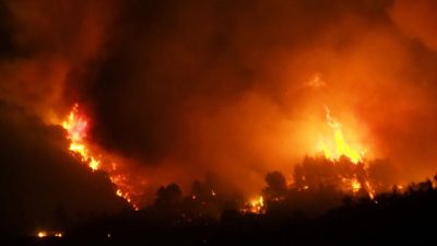 Rund tausend Feuerwehrleute kämpfen gegen Waldbrände in Südfrankreich