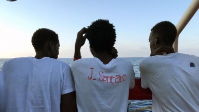 NGO „Open Arms“ harrt weiter vor der Küste Lampedusas aus – Streit verschärft sich
