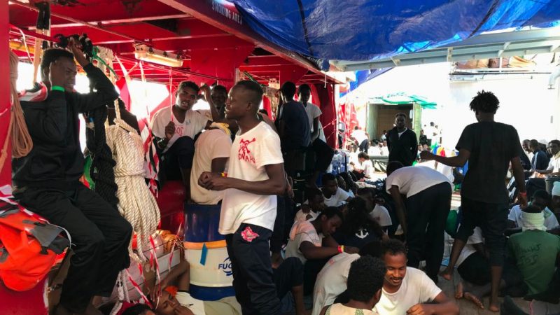 SOS Méditerranée bringt Flüchtlinge und Migranten wieder über das Mittelmeer nach Europa