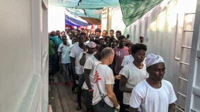 Salvini verbietet deutschem NGO-Schiff das Anlegen – „Eleonore“ hat 100 Migranten an Bord