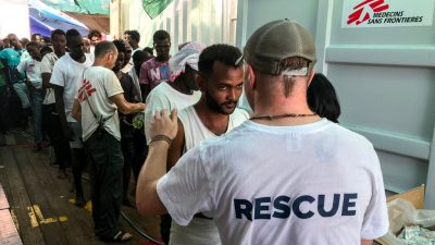 Migranten von „Ocean Viking“ nach Zusage von EU-Ländern auf dem Weg nach Malta