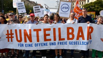 „Unteilbar“-Demonstration in Dresden: Veranstalter sprechen von 35.000 Teilnehmern