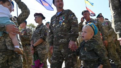 Unabhängigkeitstag: Ukrainische Soldaten marschieren trotz Absage von Militärparade