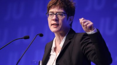 Kramp-Karrenbauer: „Wenn die SPD sich links positioniert, ist das ihre Entscheidung“