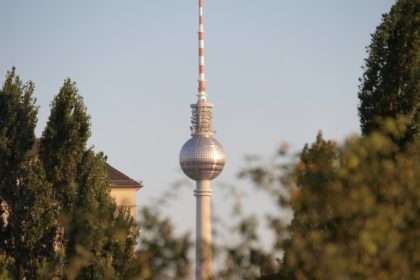 Verletzte nach Clan-Streit in Berlin: Messereinsatz, Fahrbahnsperrung und 100 „Schaulustige“ in Neukölln