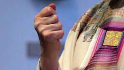 Katholische Kirche: Bär (CSU) befürwortet Öffnung der Priesterweihe für Frauen