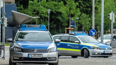 Drei Frankfurter Polizisten nach Gewaltvideos vom Dienst suspendiert