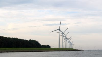 Wegen Überlastung der Stromnetze: Netzagentur will Windenergie-Ausbau im Norden stärker einschränken