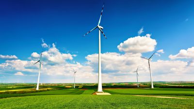 Trump wird fossile Energieträger nicht „für Träume und Windmühlen“ aufgeben