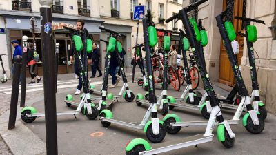 E-Scooter-Wildwuchs auf Gehwegen: Städte richten rote Sperrzonen ein