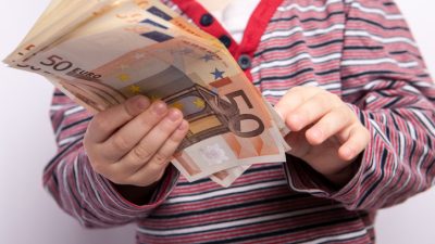 Taschengeld und Geschenke: Kinder in Deutschland verfügen über fast drei Milliarden Euro Kaufkraft