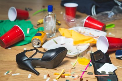 Es kamen immer mehr: „Damage Party“ bei Abiturient in Erfurt – Aggressive Gäste randalieren in Wohnung
