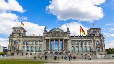 Mehrheit der Deutschen für Bündelung der Regierungstätigkeit in Berlin