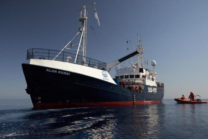 Schiff „Alan Kurdi“: Malta nimmt die 40 Migranten an Bord auf – Schiff fährt sofort Richtung Libyen zurück