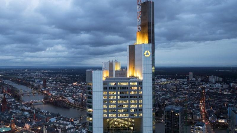 Commerzbank kommt mit blauem Auge davon: Geringe Steuern verhindern Gewinneinbruch