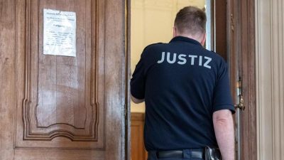 Stuttgart: Prozess gegen linke Gruppenmitglieder wegen versuchten Totschlags hat begonnen