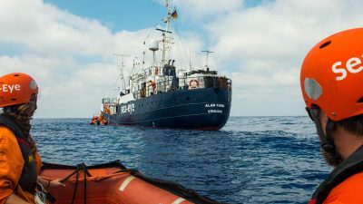 32 Migranten an Bord: Deutsches NGO-Schiff „Alan Kurdi“ darf italienischen Hafen anlaufen