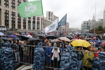 „Keine politische Krise“: Kreml verteidigt Vorgehen der Polizei bei Protesten in Moskau
