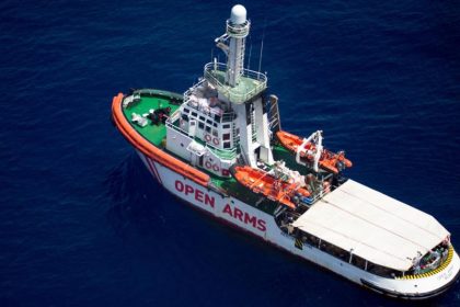 NGO’s auf Irrfahrt: 500 Menschen suchen einen Hafen