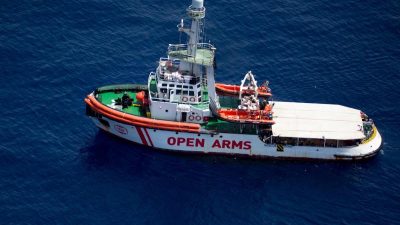 „Open Arms“ und 147 Migranten auf der Suche nach einem Hafen