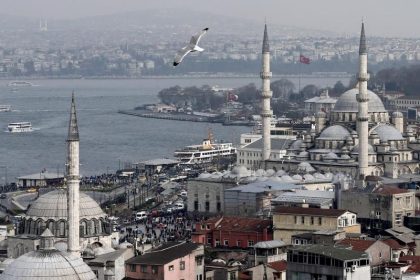 Erdbeben der Stärke 5,7 erschüttert Millionen-Metropole Istanbul