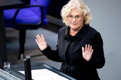 Lambrecht: Kritik an Passwort-Herausgabe zurückgewiesen