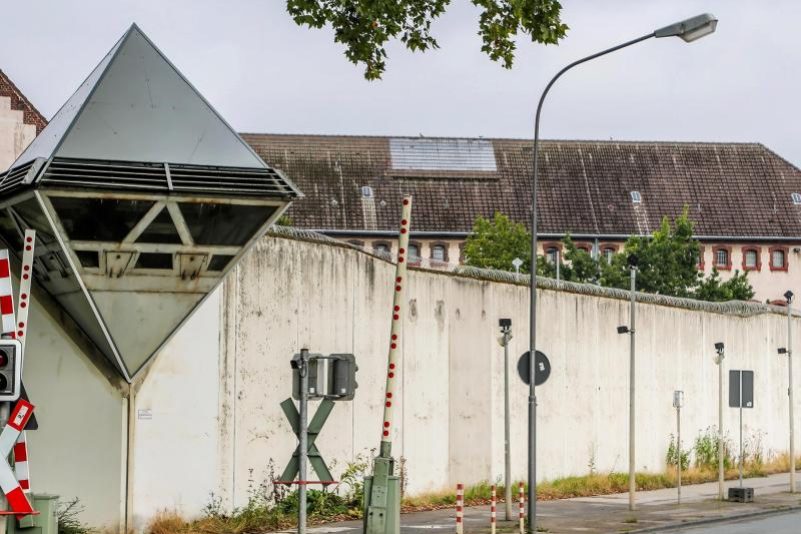 „Pannenknast“ Bochum: Häftling türmt mit Stange über Gefängnismauer