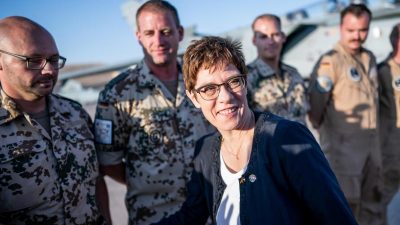 Kramp-Karrenbauer im Irak – Verteidigungsministerin ist für Weiterführung des deutschen Einsatzes