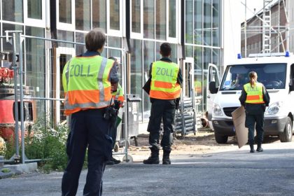 2000 Beamte rücken zu Razzia gegen Netzwerk von Bauunternehmern aus