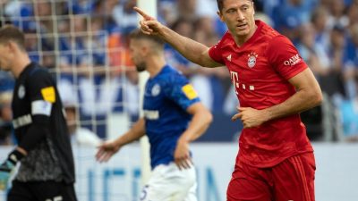 Lewandowski führt Bayern mit Dreierpack auf Schalke zum Sieg