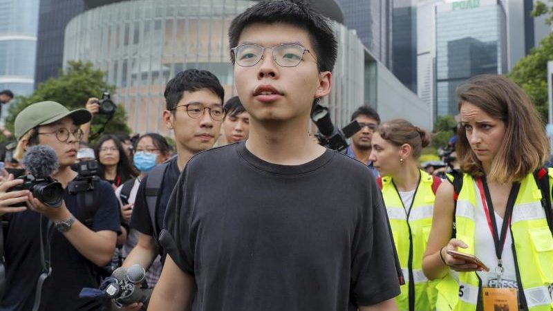 Hongkong-Aktivisten Joshua Wong und Agnes Chow auf Kaution wieder frei