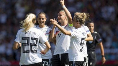 DFB-Frauen feiern Kantersieg gegen Montenegro