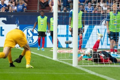 Dank Hertha-Eigentoren: Schalke bejubelt ersten Saisonsieg