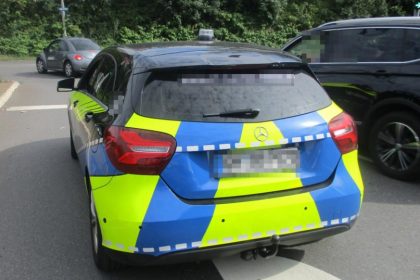 Wermelskirchen: Polizei stoppt falschen Streifenwagen voll mit Ausrüstung