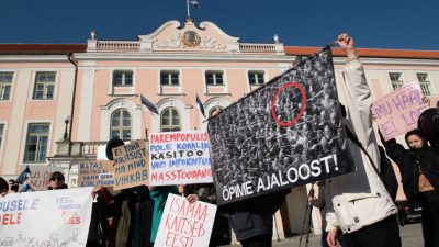 Hunderte Demonstranten fordern Rücktritt der Regierung in Estland