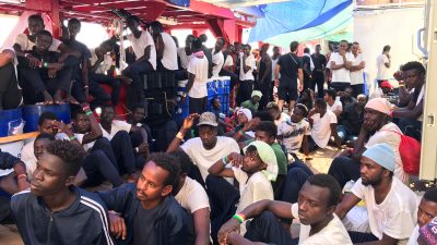 Italienische Küstenwache sammelt 90 Migranten ein – Malta nimmt sie zögerlich auf