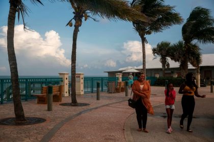 Leichtes Aufatmen in Florida – Hurrikan „Dorian“ dreht ab – Weiterhin zerstörerische Winde erwartet