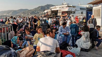 EU bietet Griechenland Hilfe beim Transfer von Migranten an – Über 540 neue Zuwanderer an einem Tag
