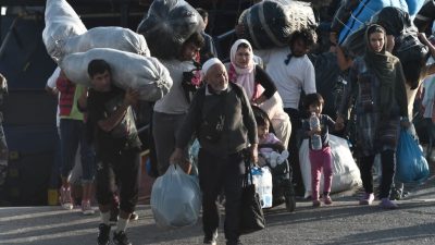 Migrantenstrom aus Türkei erreicht Griechenland – Lagerchef von „Moria“ tritt zurück
