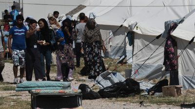 Leiter von überfülltem Flüchtlingslager auf Lesbos ist „müde“ und gibt auf