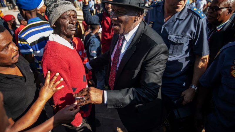Mit Äxten und Macheten bewaffnet: Fünf Tote bei Ausschreitungen gegen Ausländer in Südafrika