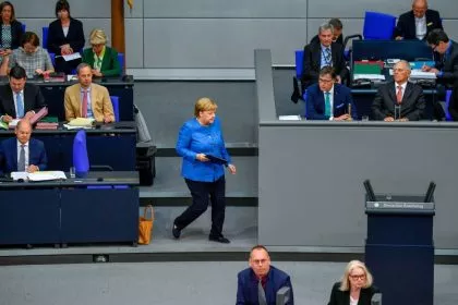 Merkel ruft zu Kraftakt bei Klimaschutz auf – Weidel bescheinigt großer Koalition “grün-sozialistische Ideologie”