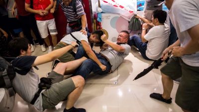 Zusammenstöße zwischen Aktivisten und Peking-Unterstützern in Hongkong