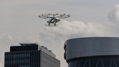 Dem Stau per Drohne entfliegen – Volocopter hebt ferngesteuert über Stuttgart ab